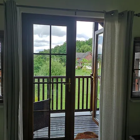 Lakeside House In Feriehus